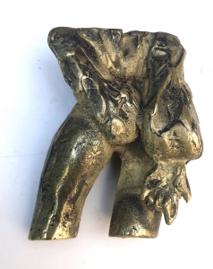 Hanche mains dans le dos de dos