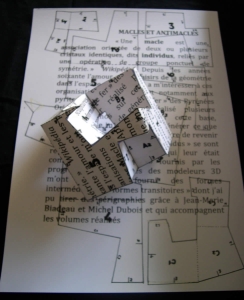 maquette à monter, texte et tracé