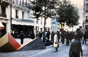 Macle émergeant.plateau Beaubourg à Paris 1979