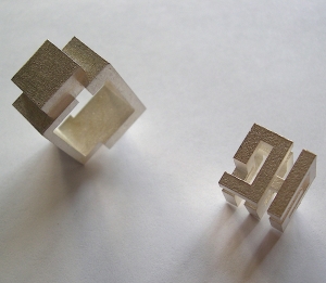 Travaux liés à la joaillerie: bague et pendentifs, argent massif