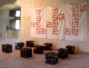 9 cubes avec 3 de leurs traces; château de Tallard 2016