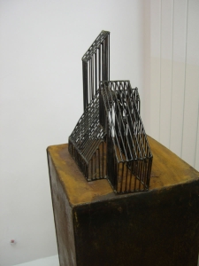 Un silos d'exploitation agricole sur son socle