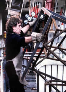 montage de la structure de la lanterne urbaine de Rosny sous bois 1982
