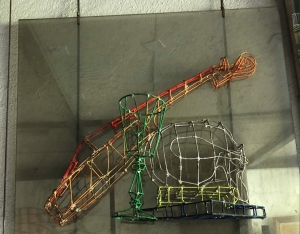 vanité filair: Lecture, boisson, musique, crane monté sur miroir